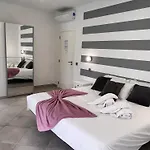 And Oda ve Kahvaltı 4*