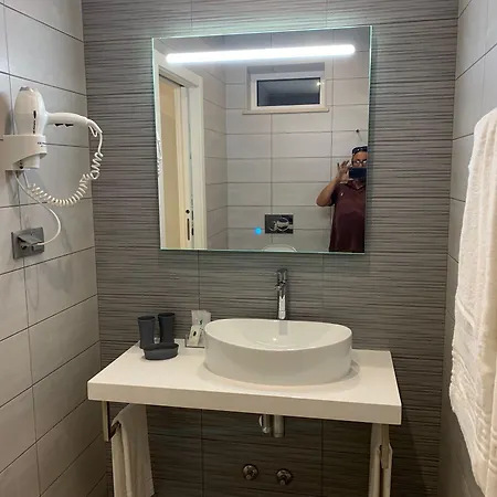 And Bed and breakfast 4*